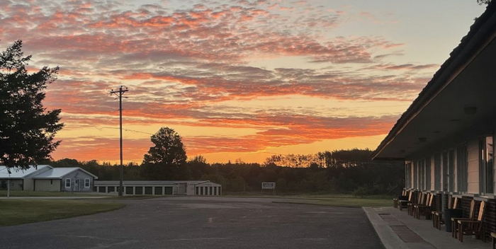 Knollwood Inn - Web Listing (newer photo)